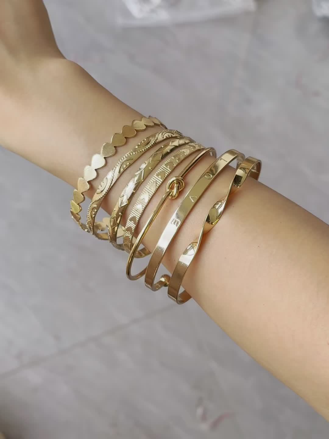 7pcs Beautiful Golden Bangles Set, Exquisite Design for All Occasions